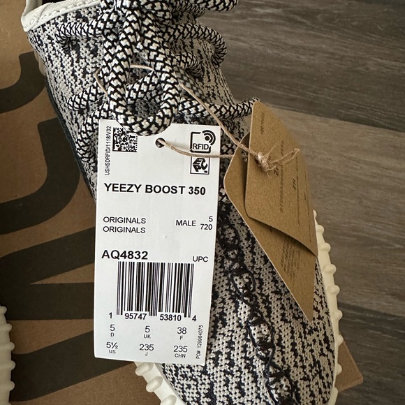 Yeezy Boost 350 Turtle Dove - Picture 8 of 8